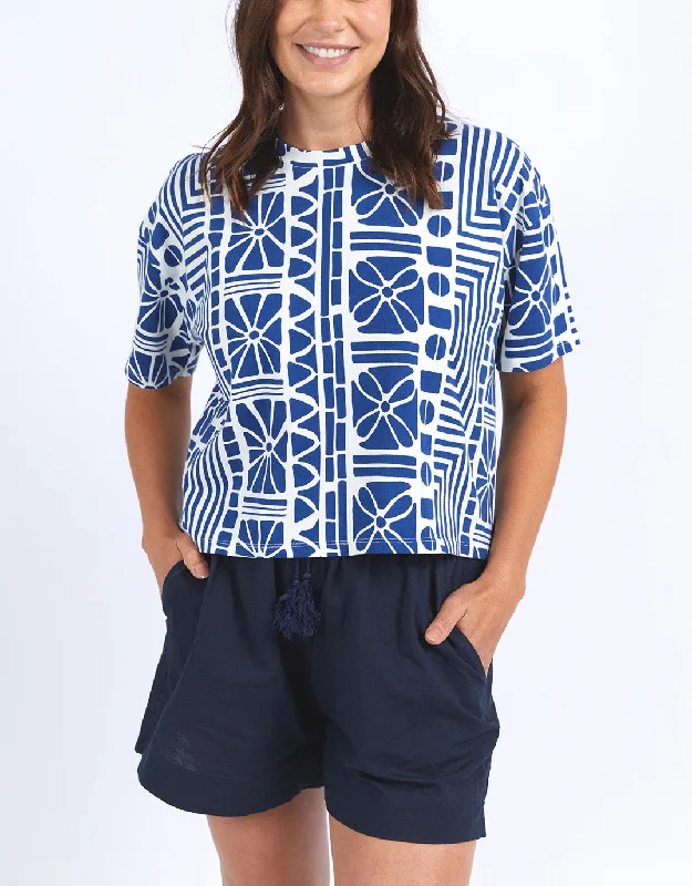 Women's Blouse with Sweetheart CollarCasablanca Tee - Royal Blue Print