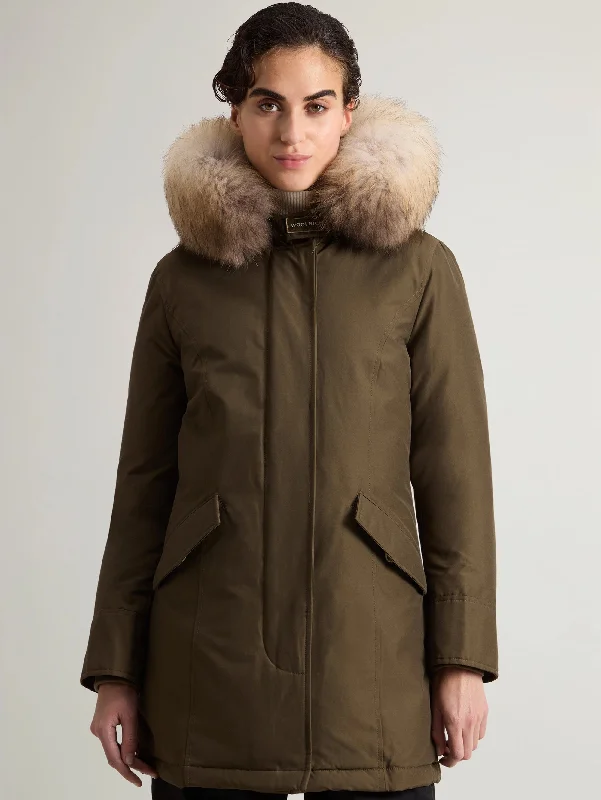 Women's Coats with Fur Trimmed ButtonsParka Arctic con Cappuccio in Raccoon Verde