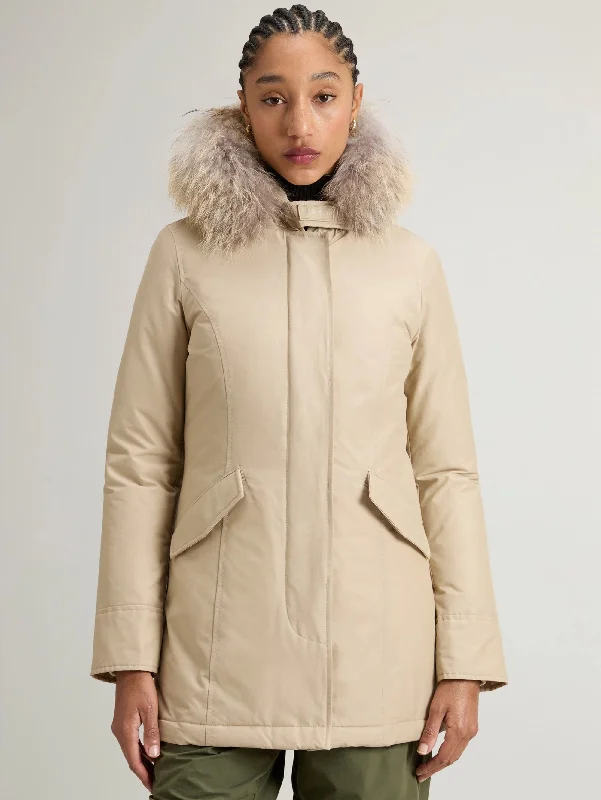 Women's Windbreaker CoatsParka Arctic con Cappuccio in Raccoon Beige