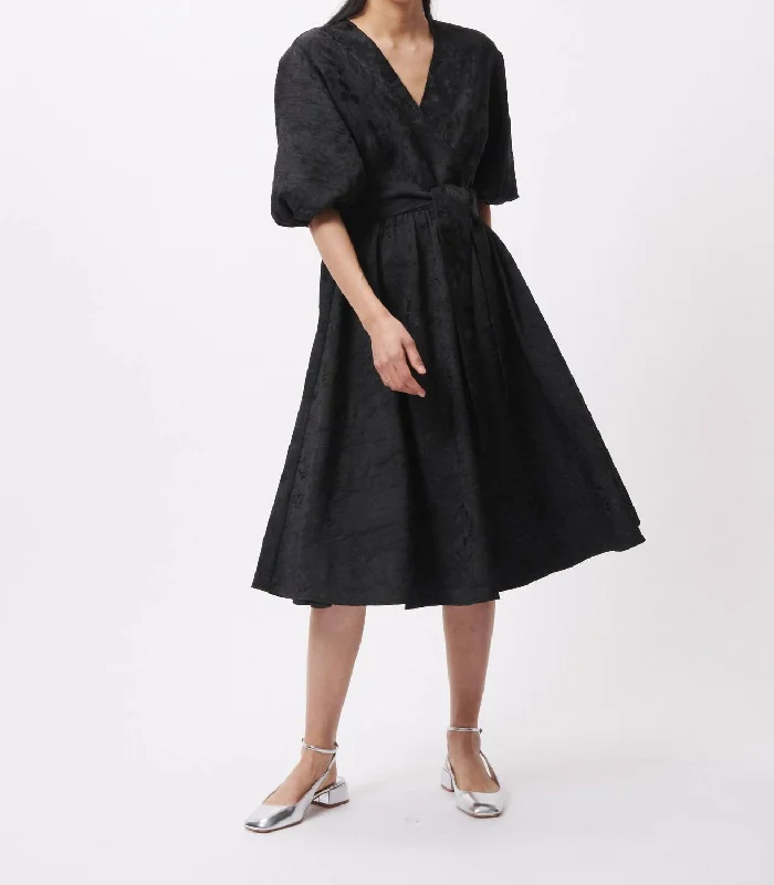 Women's Keyhole Collar DressesNoely Midi Dress In Black